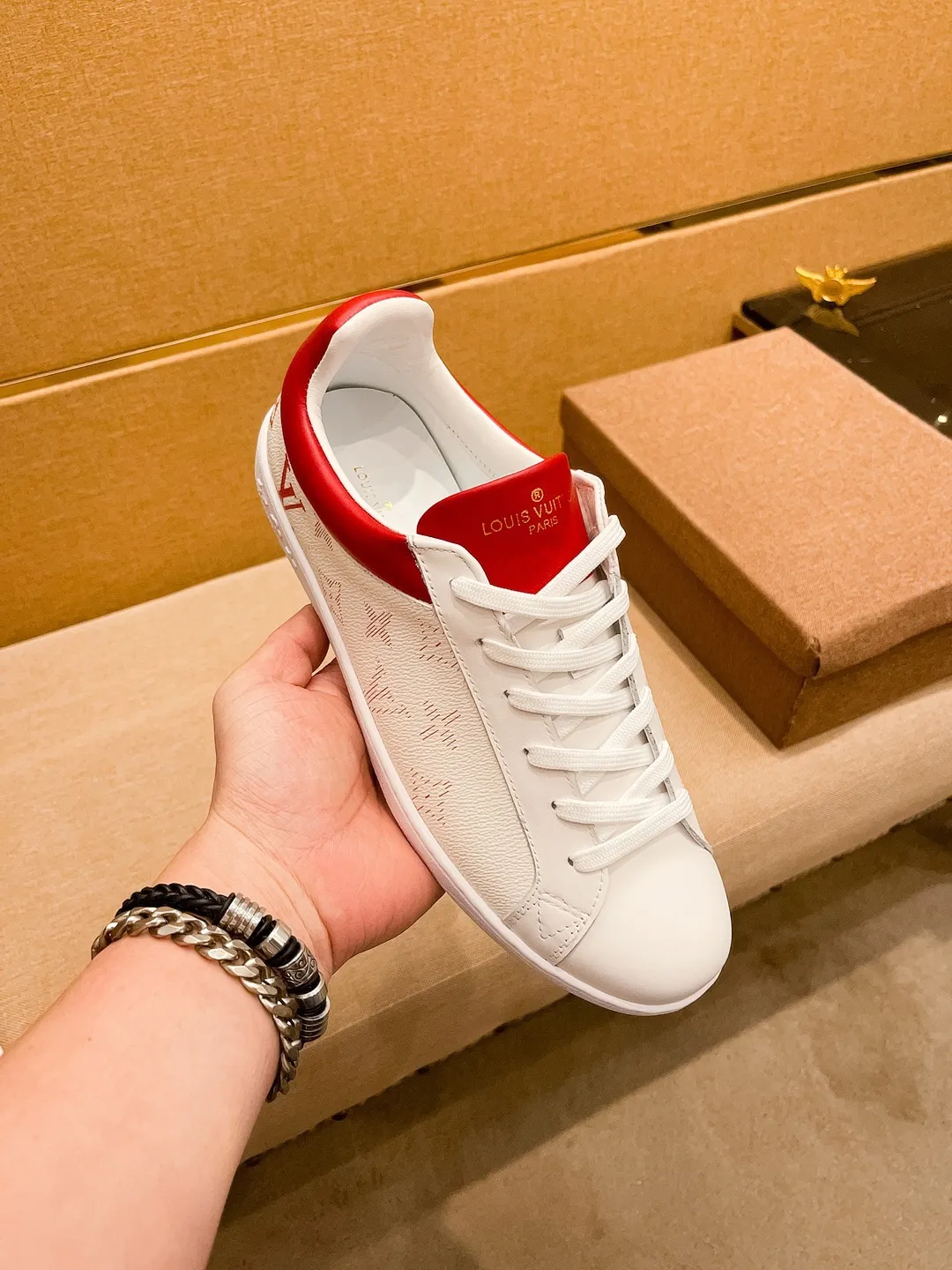 Men's shoes💰 380💰🔥[LV]🔥Louis Vuitton, high-end men's shoes brand, official website 1:1 latest masterpiece: the upper is made of Italian imported first-layer cowhide with a comfortable and breathable lining➕original non-slip and wear-resistant outsole🔥, making walking more convenient and comfortable! An exclusive new model, a stunning work, a beautiful 1:1 replica [color] compared to the official quality! Create a fashionable personality to set off your uniqueness! A must-have for trendy men! Classic🔥Size: 38-44 Color: 🔥Multiple colors available🔥